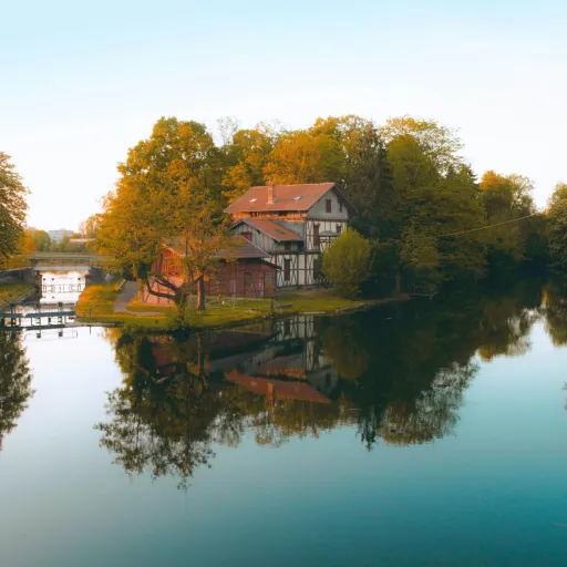 Reflets d'automne sur la Moselle à Metz, en Lorraine